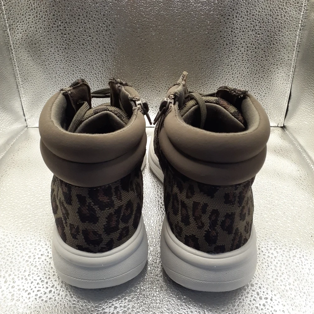 New Clark's Dark Olive Green Animal Print Ezra Tie Ankle Boots Women's Size 8.5